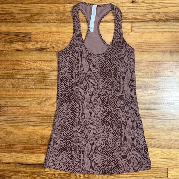 Lululemon size 4 crb tank maroon snakeprint - Picture 3 of 6